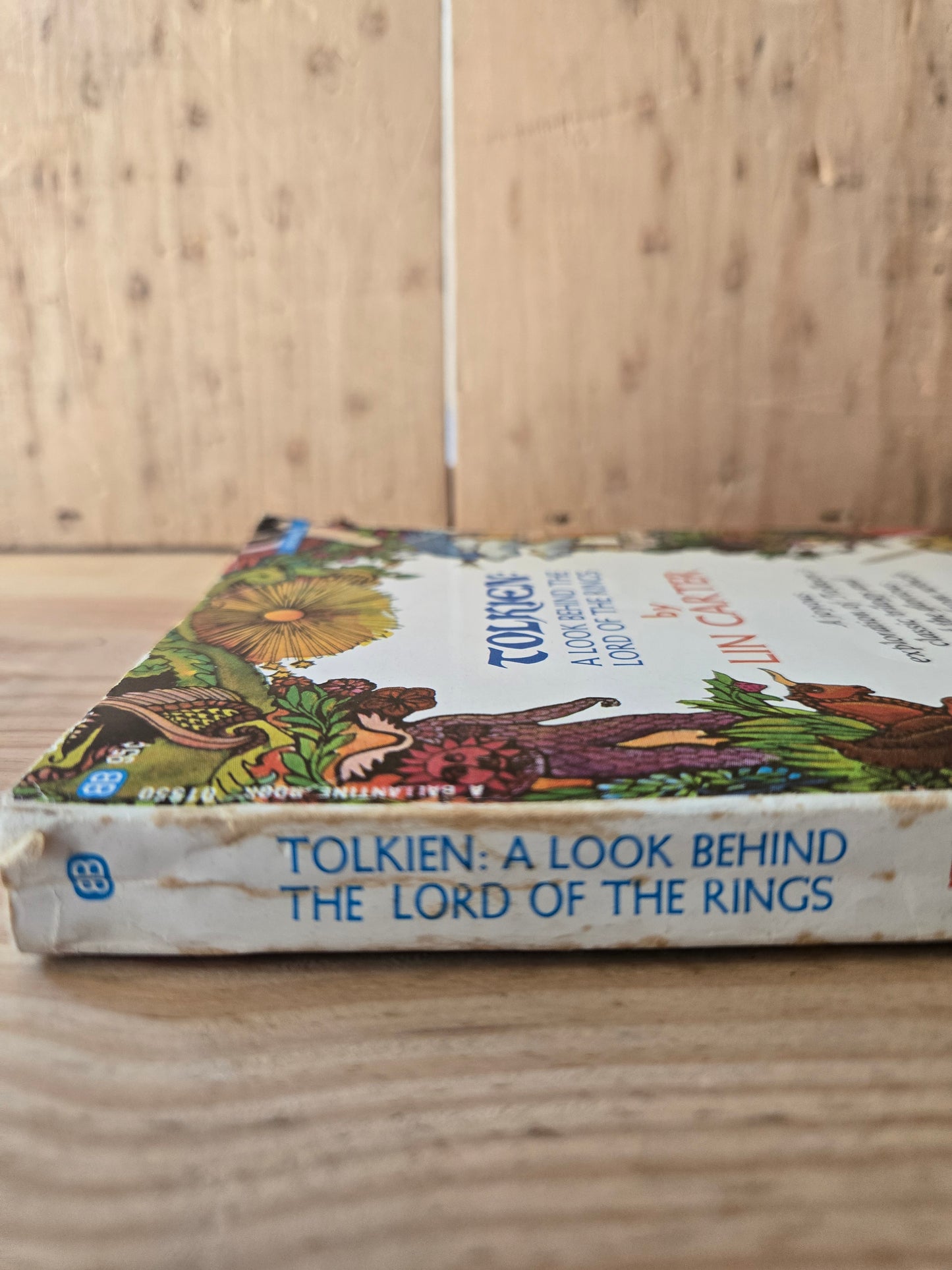 Tolkien: A Look Behind The Lord of the Rings // Lin Carter // 1969 // Vintage Paperback Fantasy