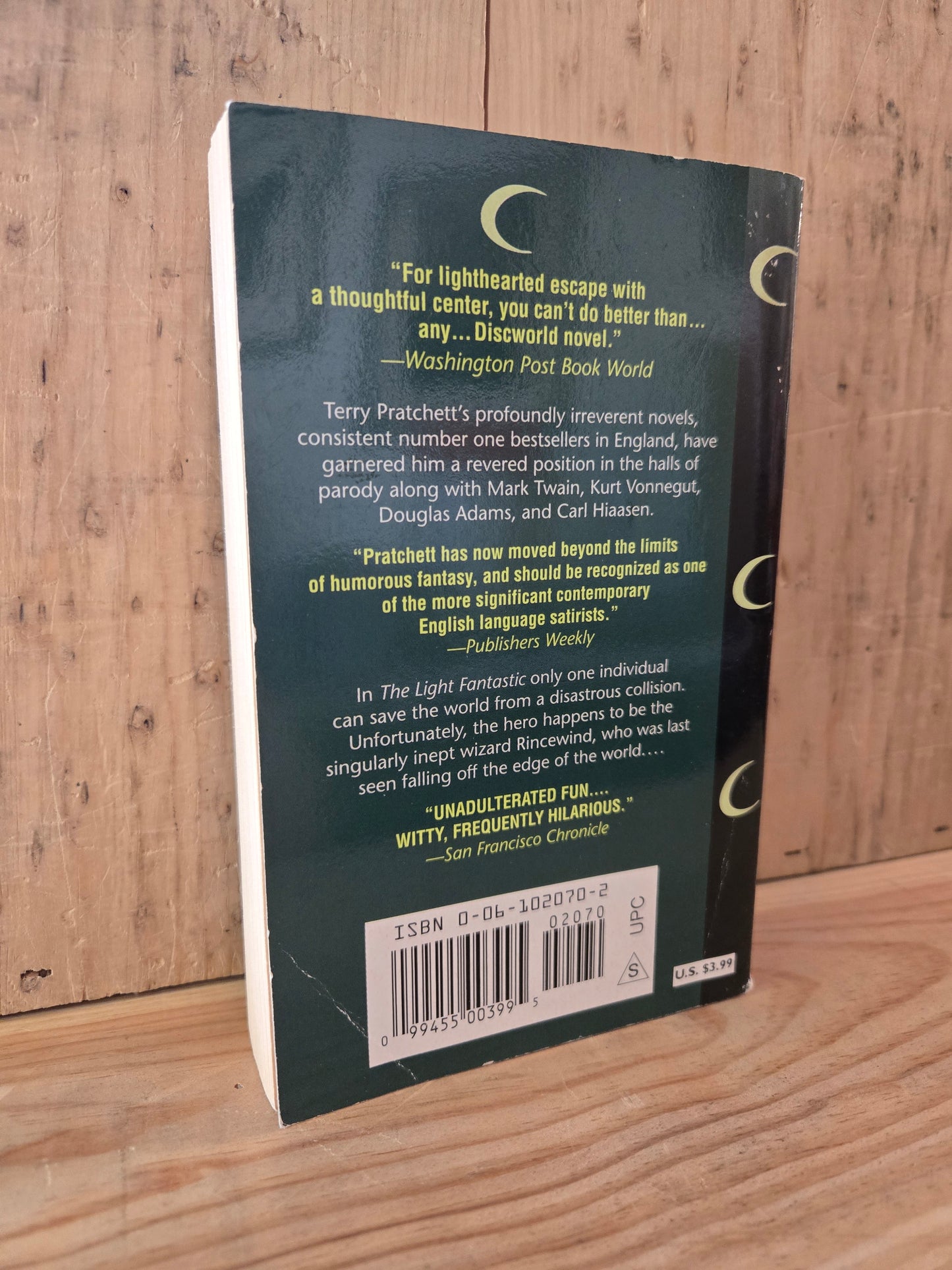 The Light Fantastic // Terry Pratchett // 2000 // Vintage Paperback Fantasy Discworld