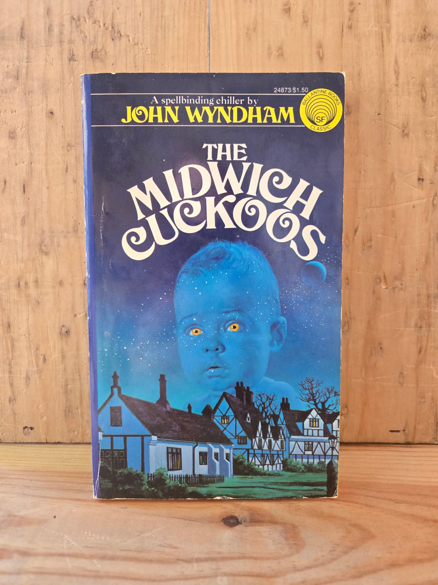 The Midwich Cuckoos // John Wyndham // 1976 // Vintage Paperback Sci-fi