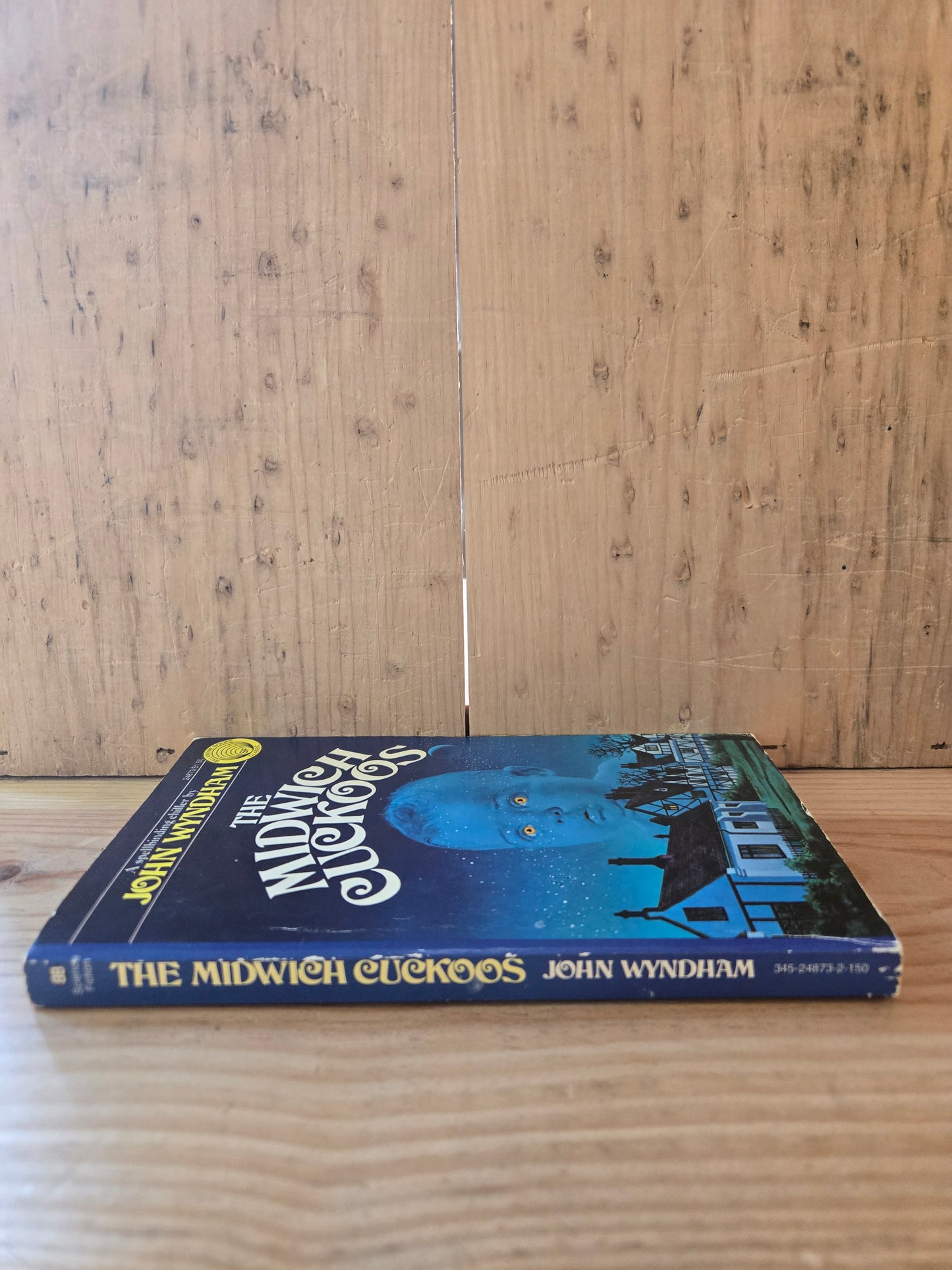 The Midwich Cuckoos // John Wyndham // 1976 // Vintage Paperback Sci-fi