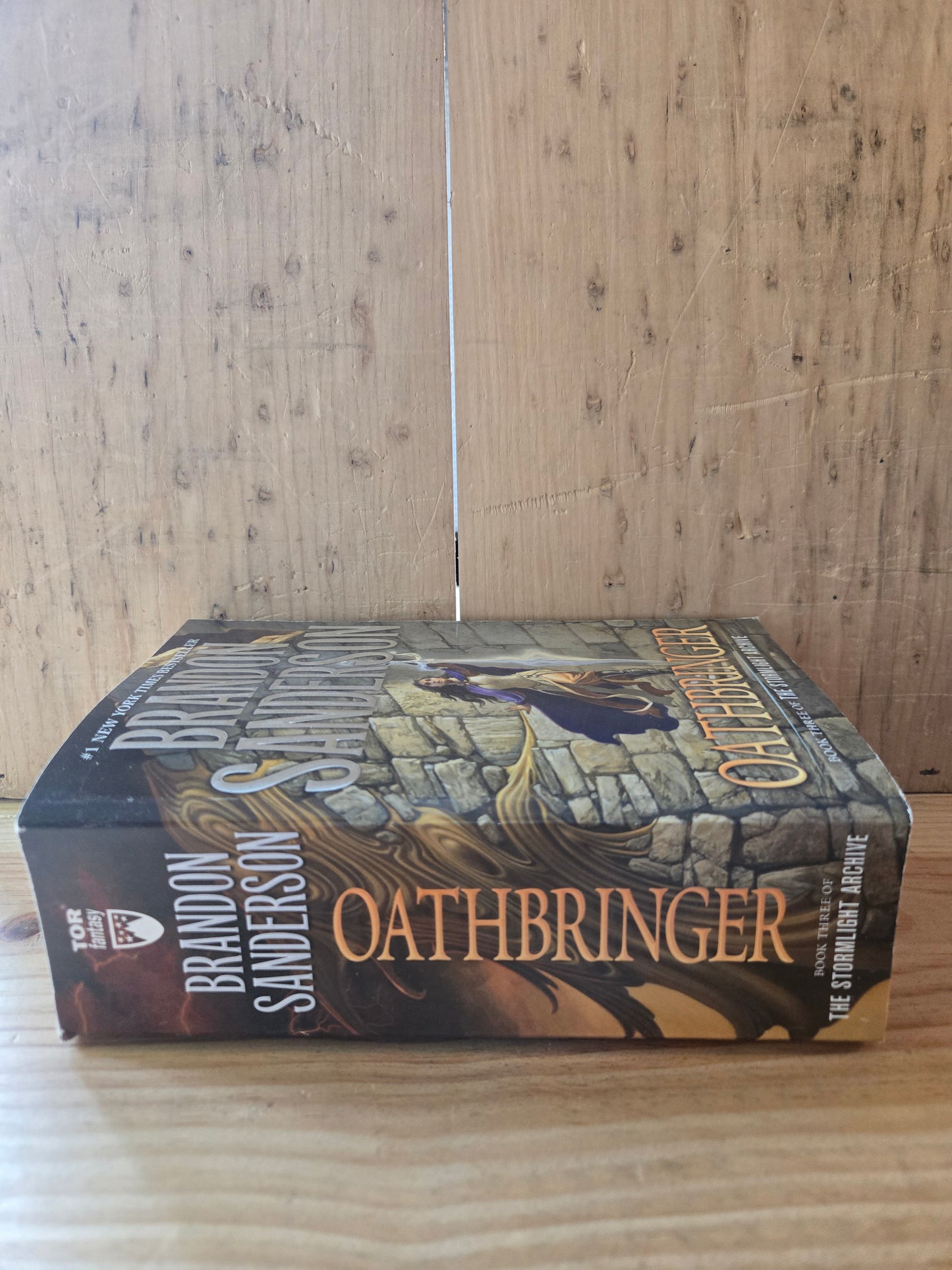 Oathbringer (Book 3 of The Stormlight Archive) // Brandon Sanderson // 2019 // Paperback Fantasy