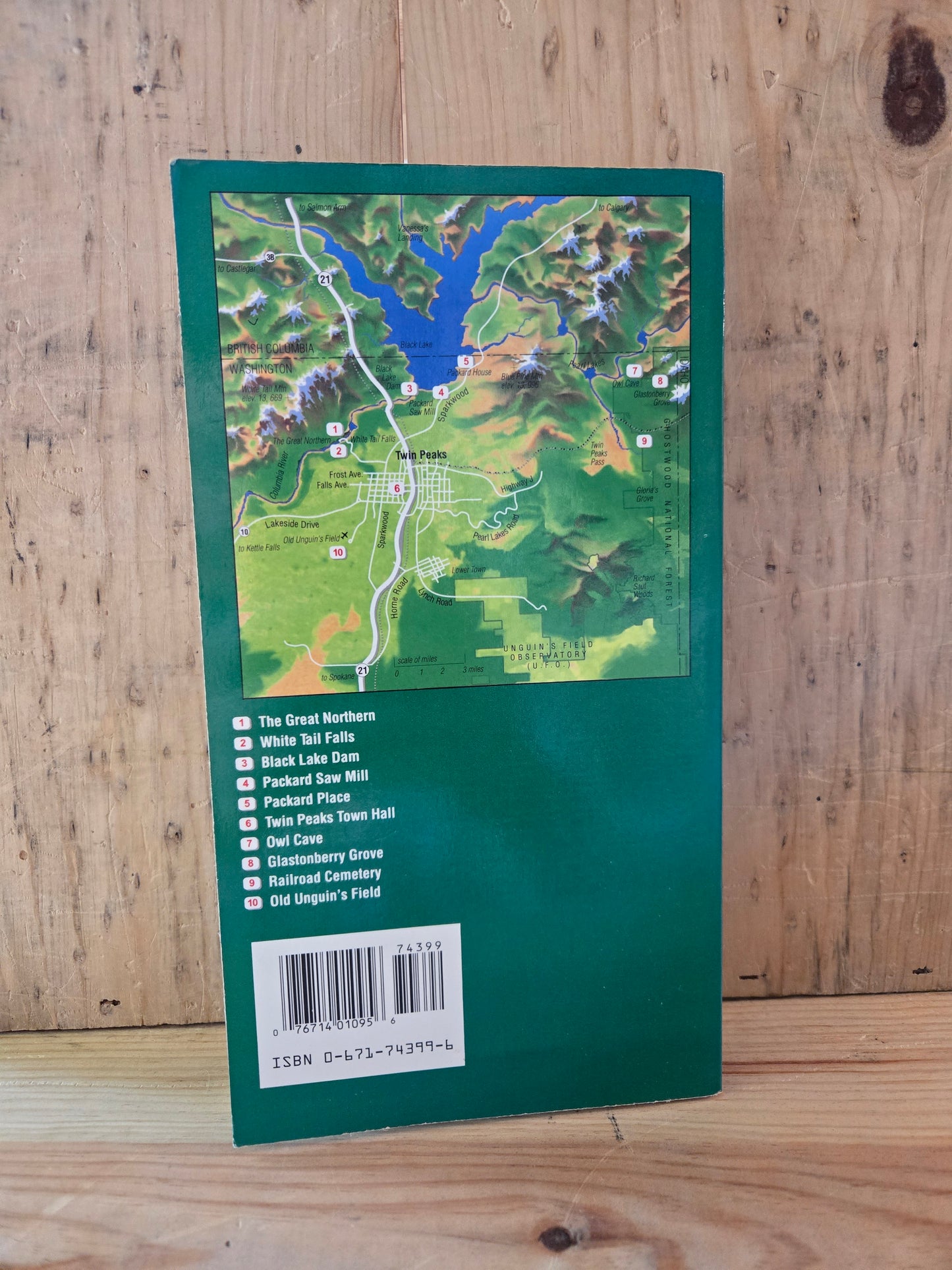 Welcome to Twin Peaks: Access Guide to the Town // David Lynch and Mark Frost // 1991 // Vintage Paperback
