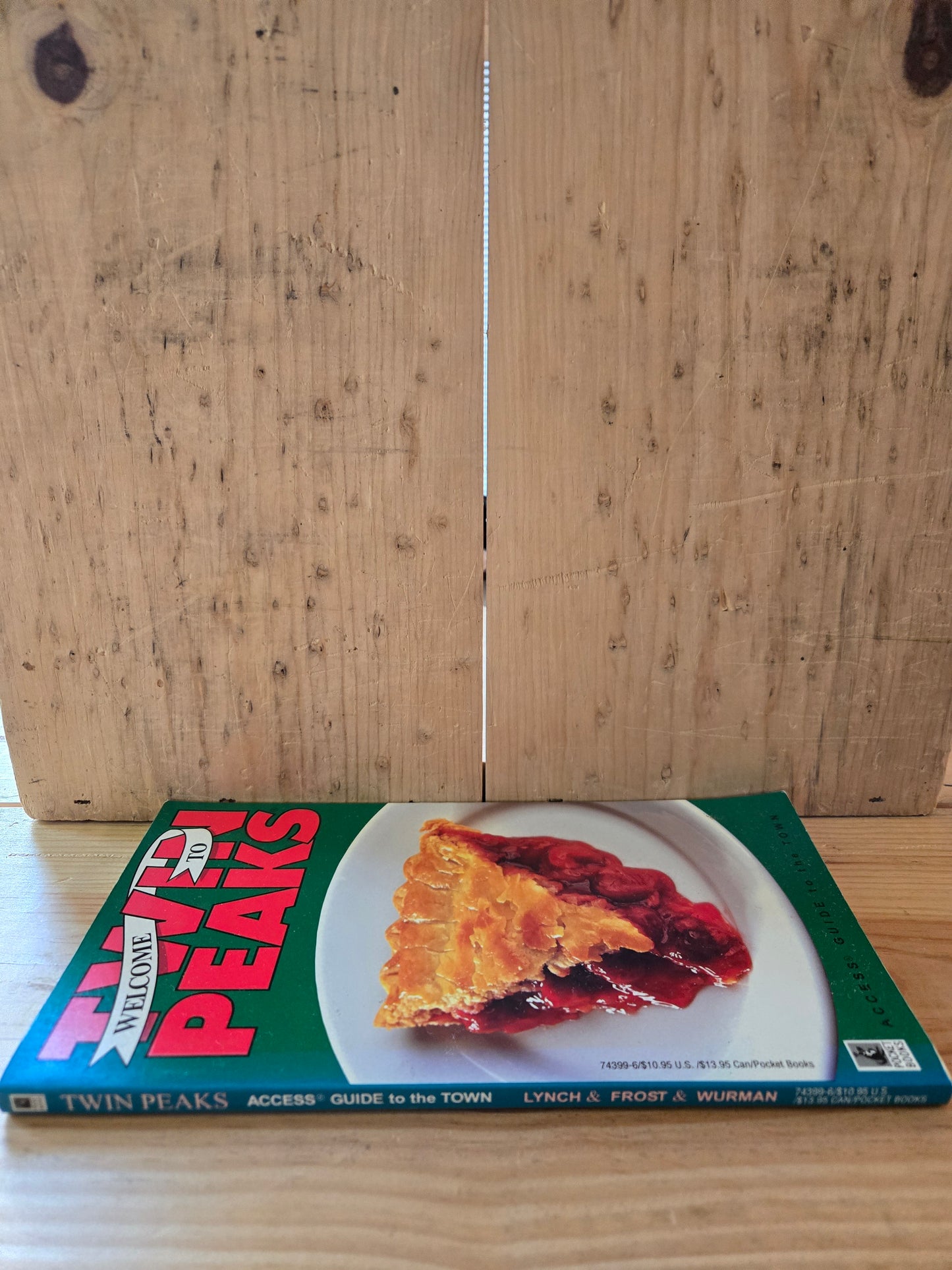 Welcome to Twin Peaks: Access Guide to the Town // David Lynch and Mark Frost // 1991 // Vintage Paperback