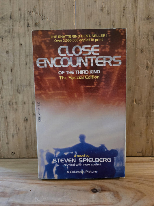 Close Encounters of the Third Kind: The Special Edition // A Novel by Steven Spielberg // 1980 // Vintage Paperback Movie Tie-in Sci-fi