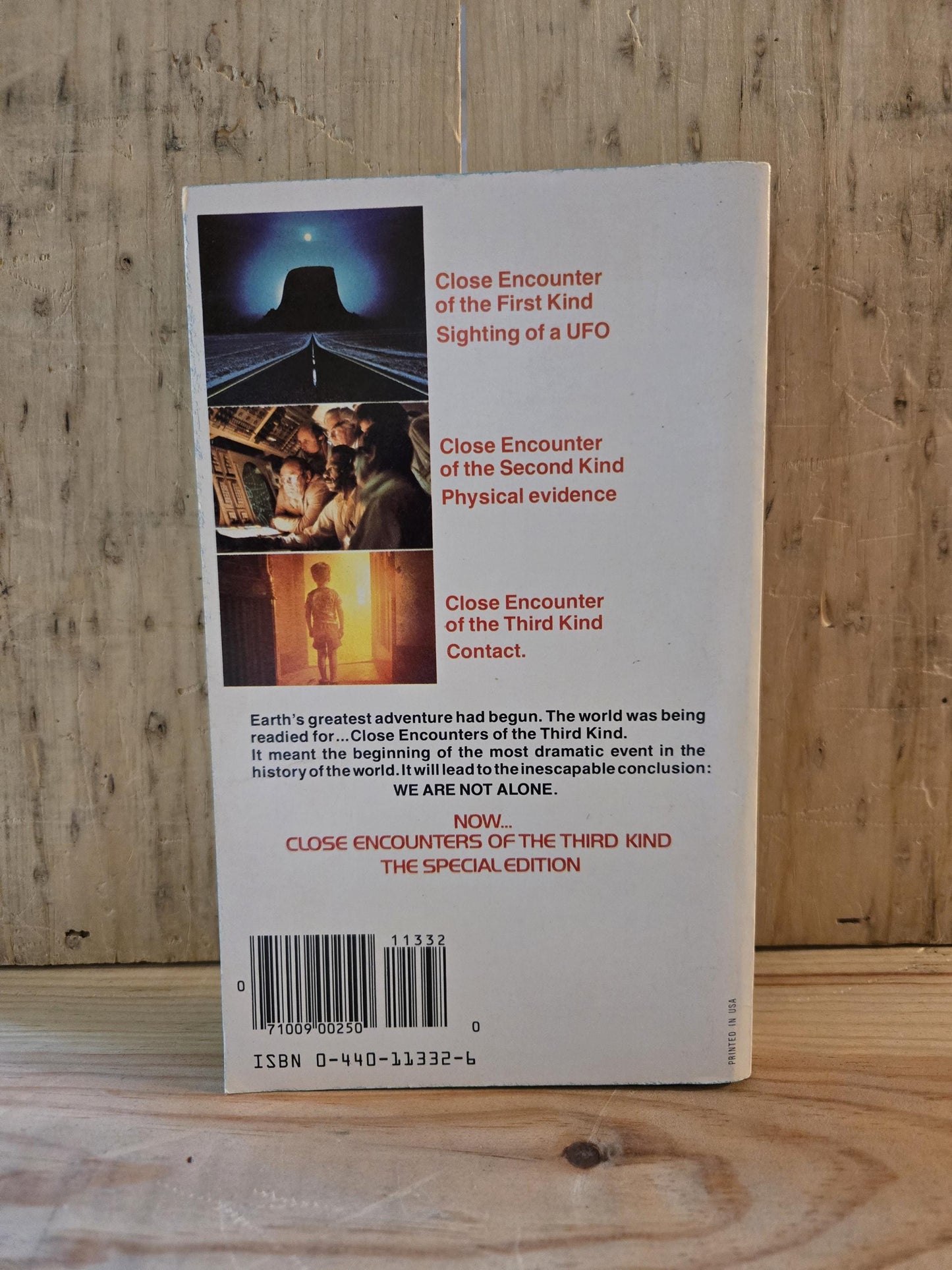 Close Encounters of the Third Kind: The Special Edition // A Novel by Steven Spielberg // 1980 // Vintage Paperback Movie Tie-in Sci-fi