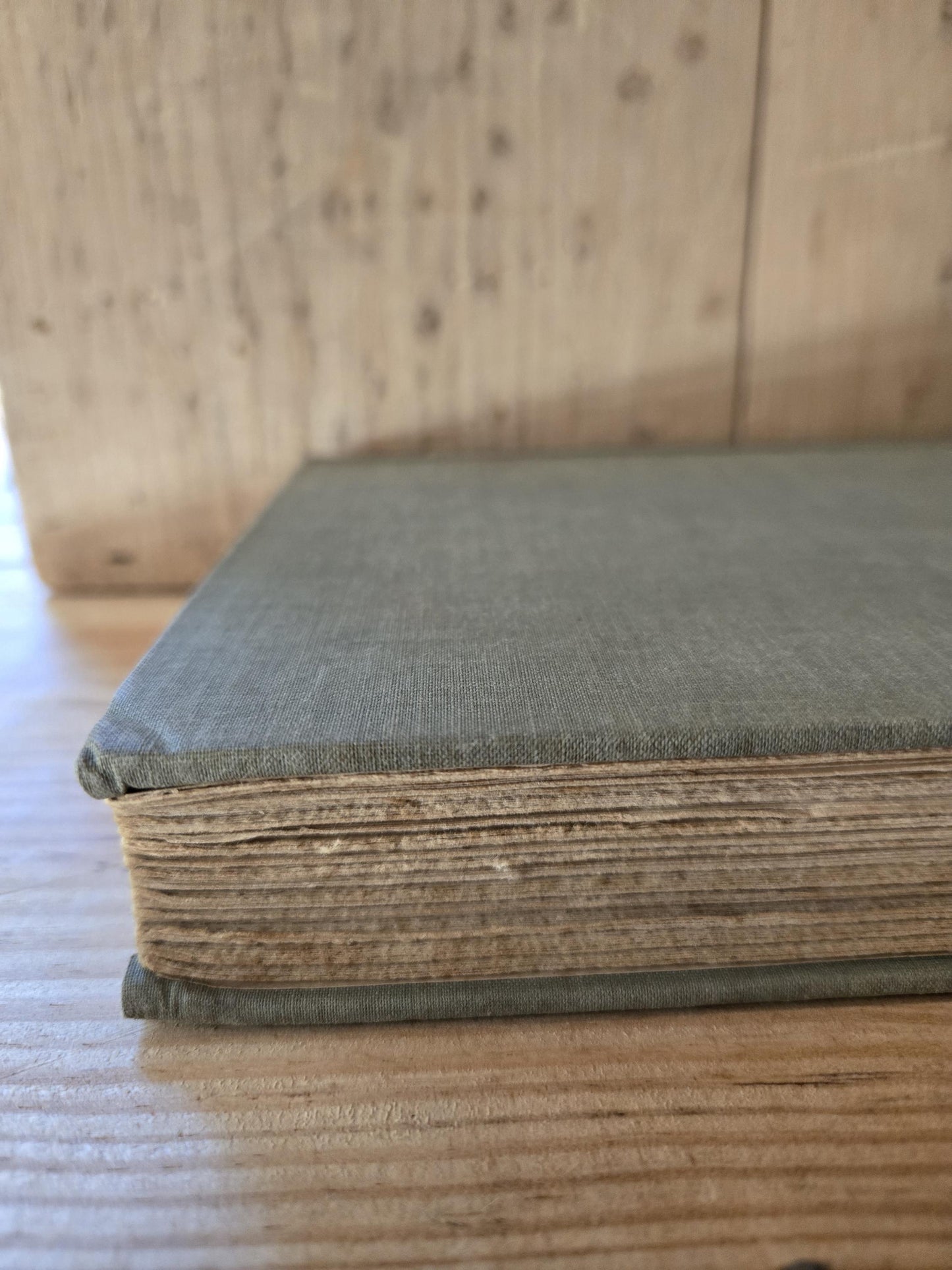 A Tree Grows in Brooklyn // Betty Smith // 1943 // Vintage Hardcover