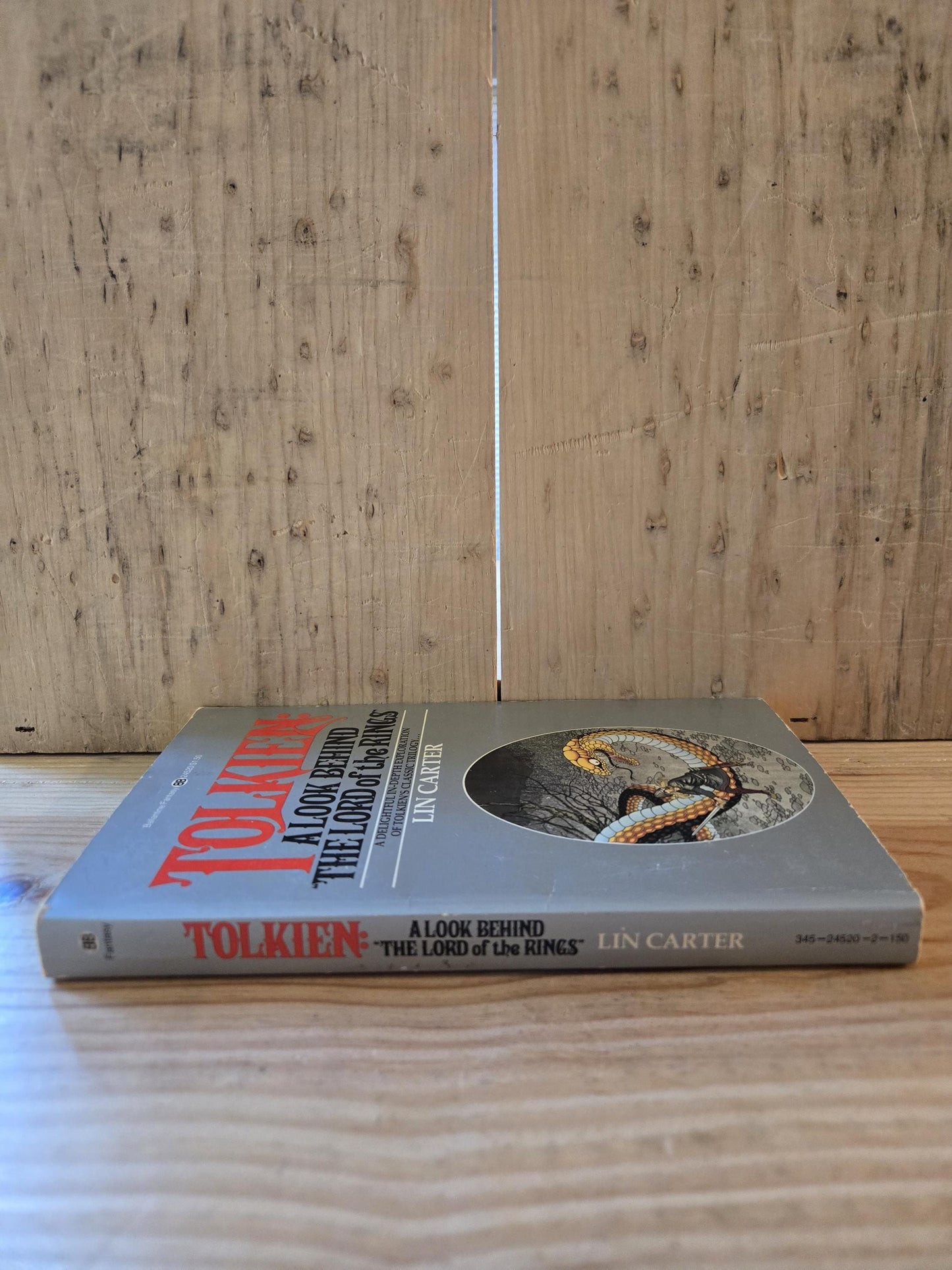 Tolkien: A Look Behind The Lord of the Rings // Lin Carter // 1975 // Vintage Paperback Fantasy Middle Earth