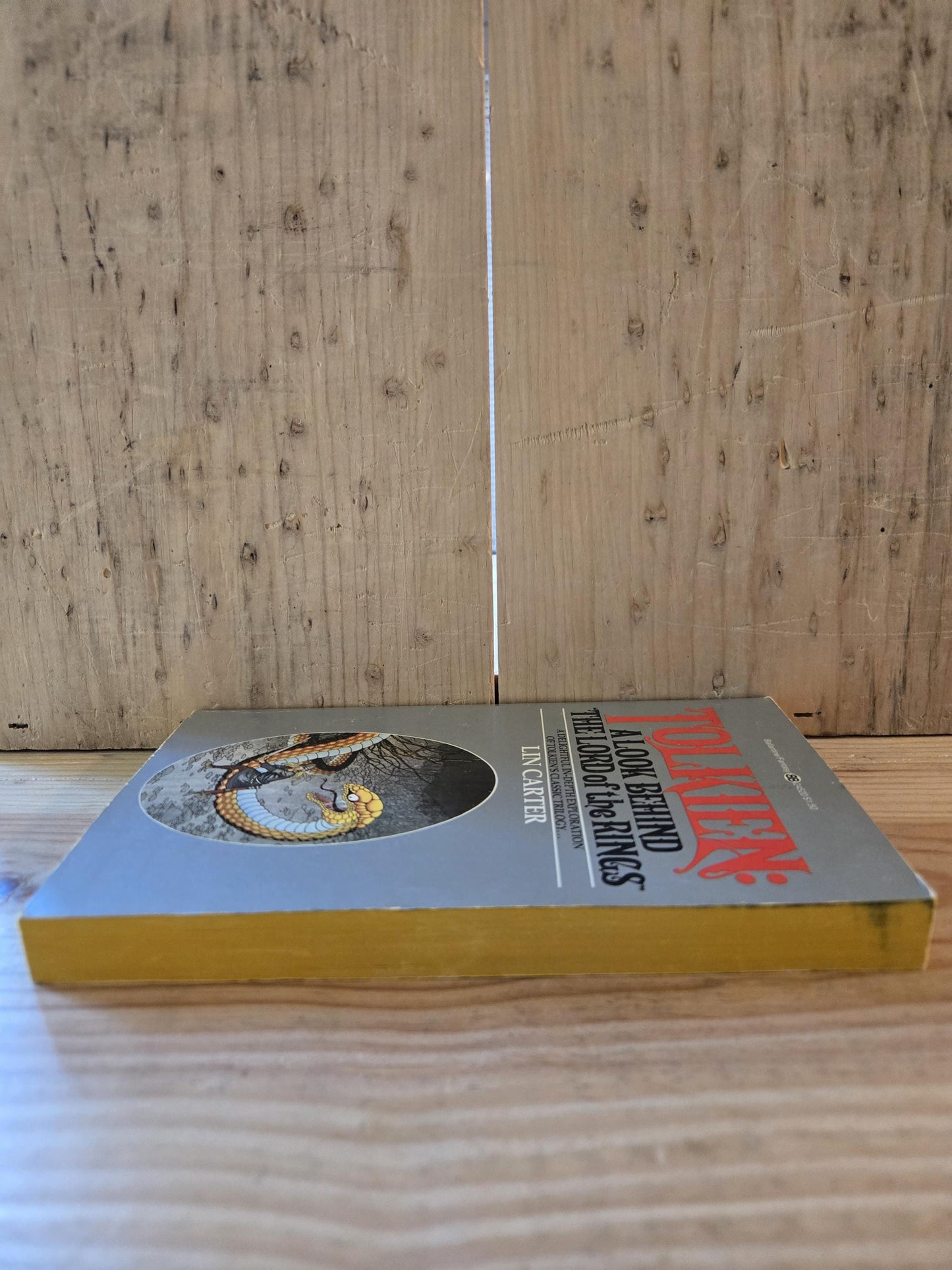 Tolkien: A Look Behind The Lord of the Rings // Lin Carter // 1975 // Vintage Paperback Fantasy Middle Earth