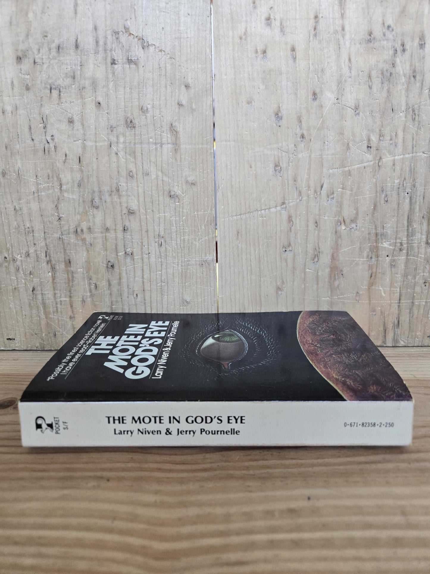 The Mote in God's Eye // Larry Niven & Jerry Pournelle // 1975 // Vintage Paperback Sci-fi