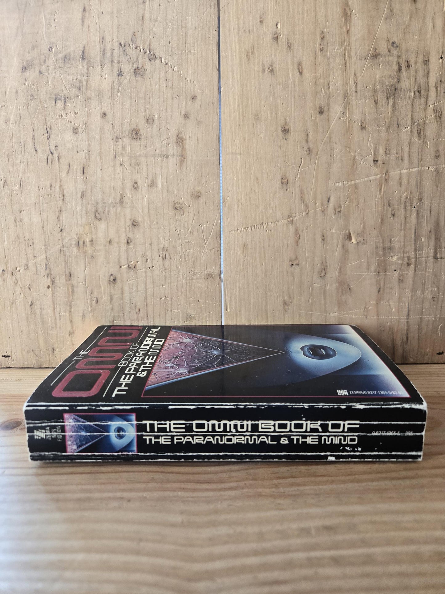 The Omni Book of the Paranormal & The Mind // Edited by Owen Davies // 1984 // Vintage Paperback