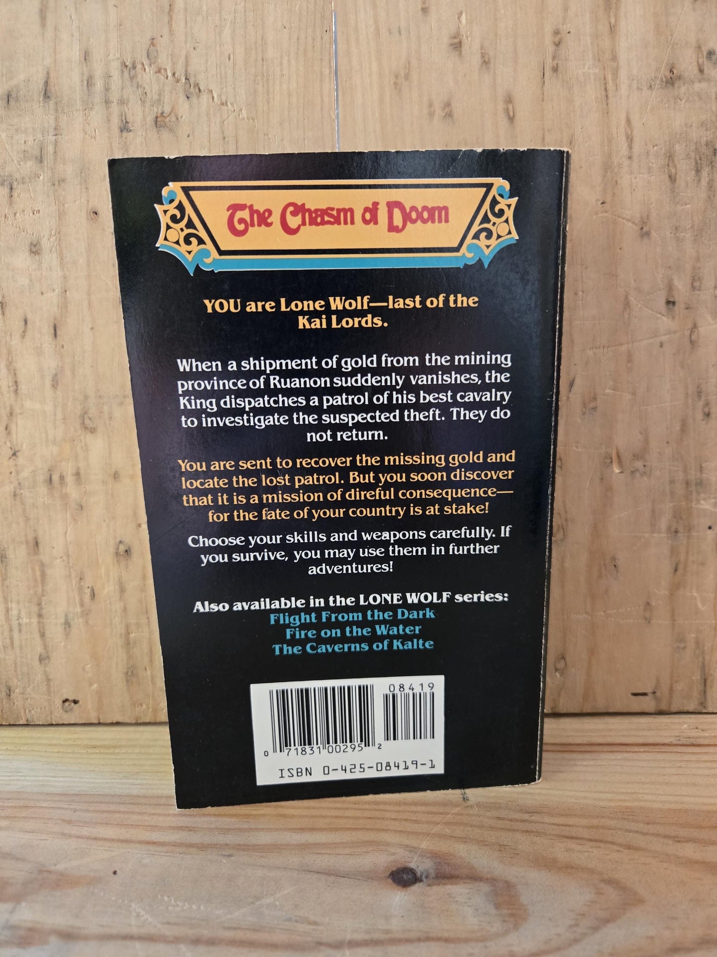 A Role Playing Adventure - Lone Wolf: Book #4 The Chasm of Doom // Joe Dever and Gary Chalk // 1985 // Vintage Paperback Fantasy CYOA