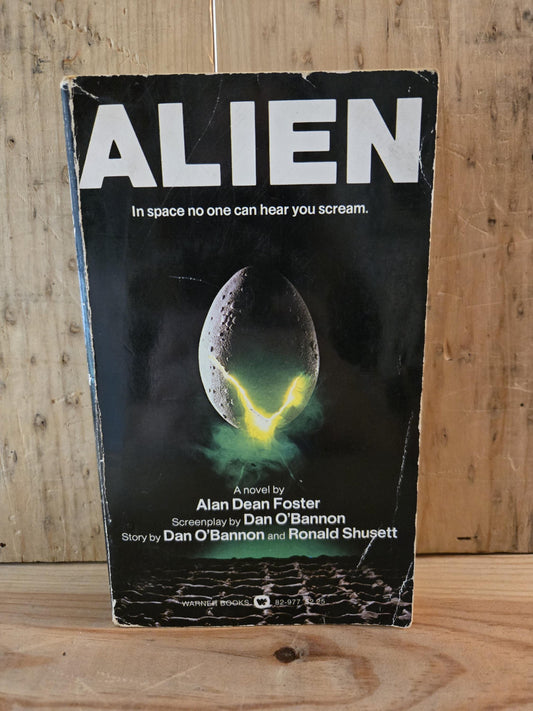 Alien // Alan Dean Foster // 1st Printing Thus 1979 // Vintage Paperback Sci-fi Horror