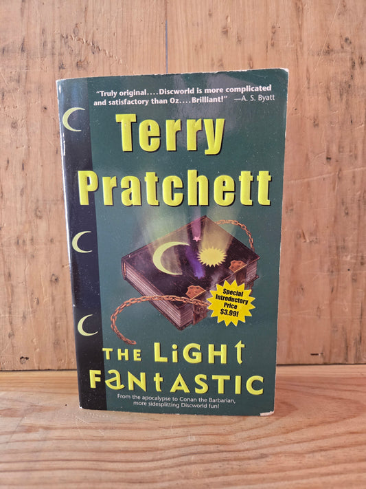 The Light Fantastic // Terry Pratchett // 2000 // Vintage Paperback Fantasy Discworld