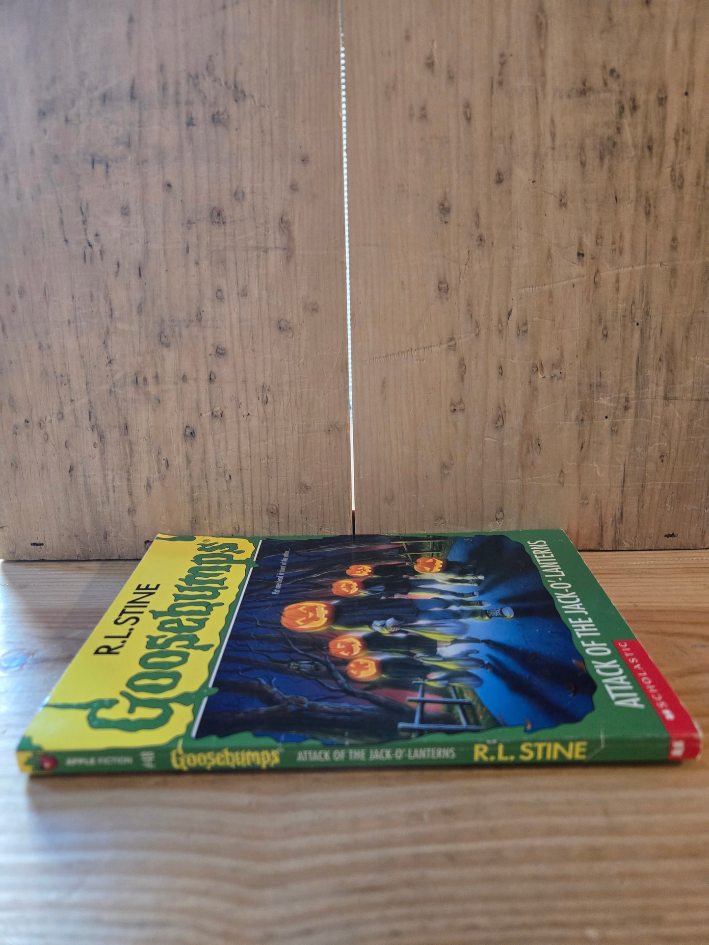 Goosebumps #48: Attack of the Jack-O'-Lanterns // R.L. Stine // 6th Printing 1996 // Vintage Paperback