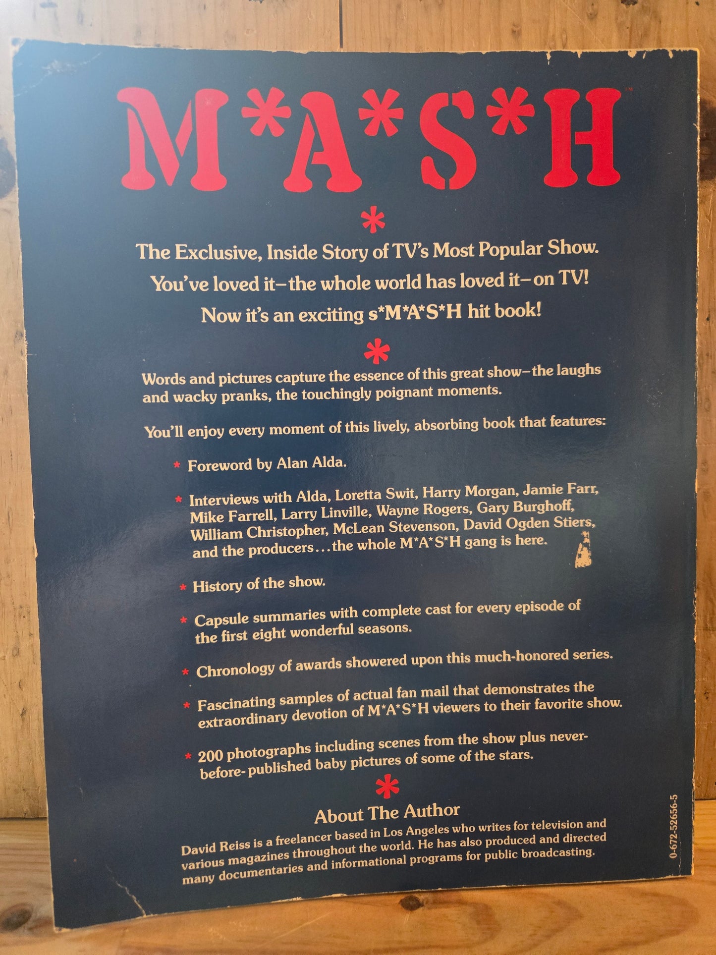MASH: The Exclusive, Inside Story of TV's Most Popular Show // Davis S. Reiss // 1980 // Vintage Paperback Television
