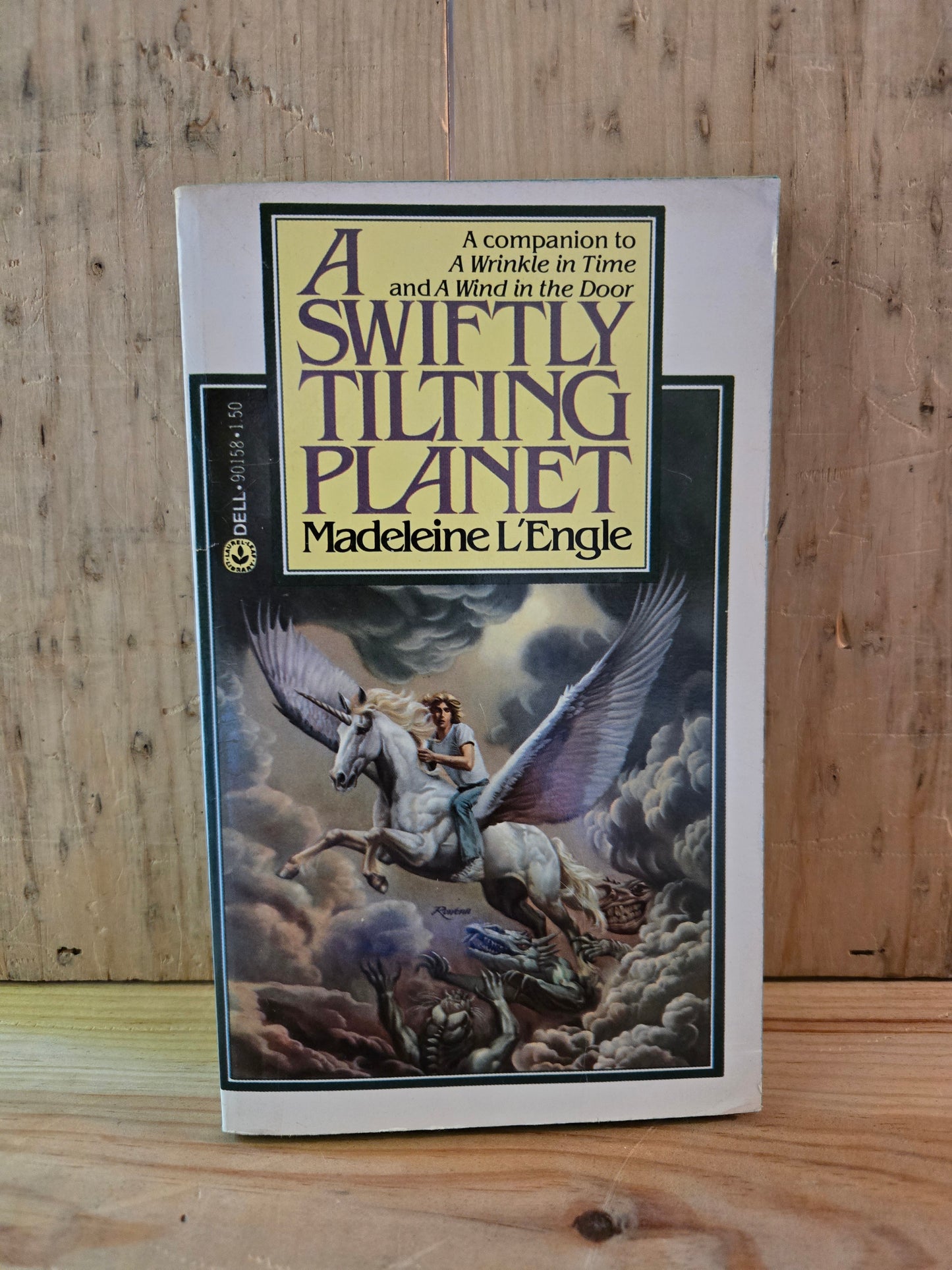 A Swiftly Tilting Planet // Madeleine L'Engle // 1979 // Vintage Paperback Fantasy