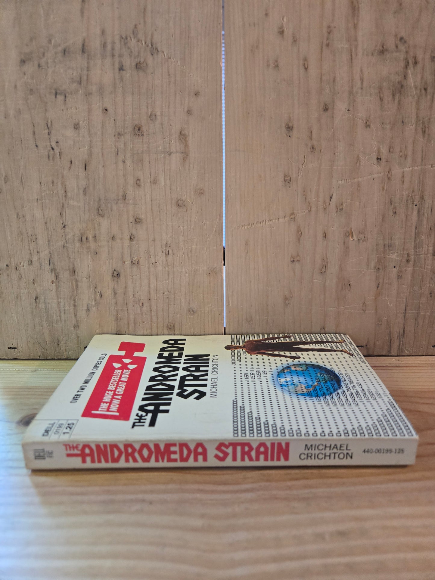 The Andromeda Strain // Michael Crichton // 1971 // Vintage Paperback Sci-fi