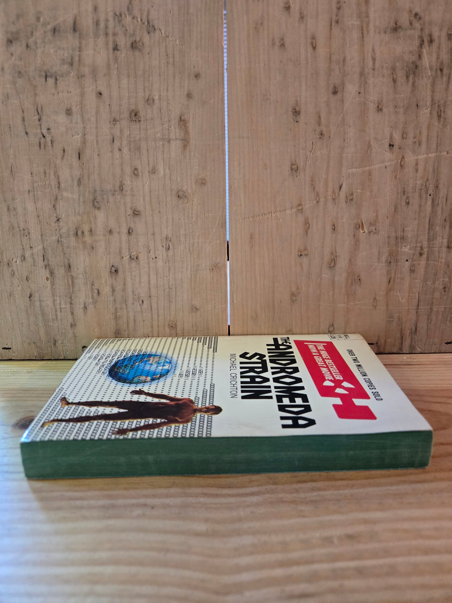 The Andromeda Strain // Michael Crichton // 1971 // Vintage Paperback Sci-fi