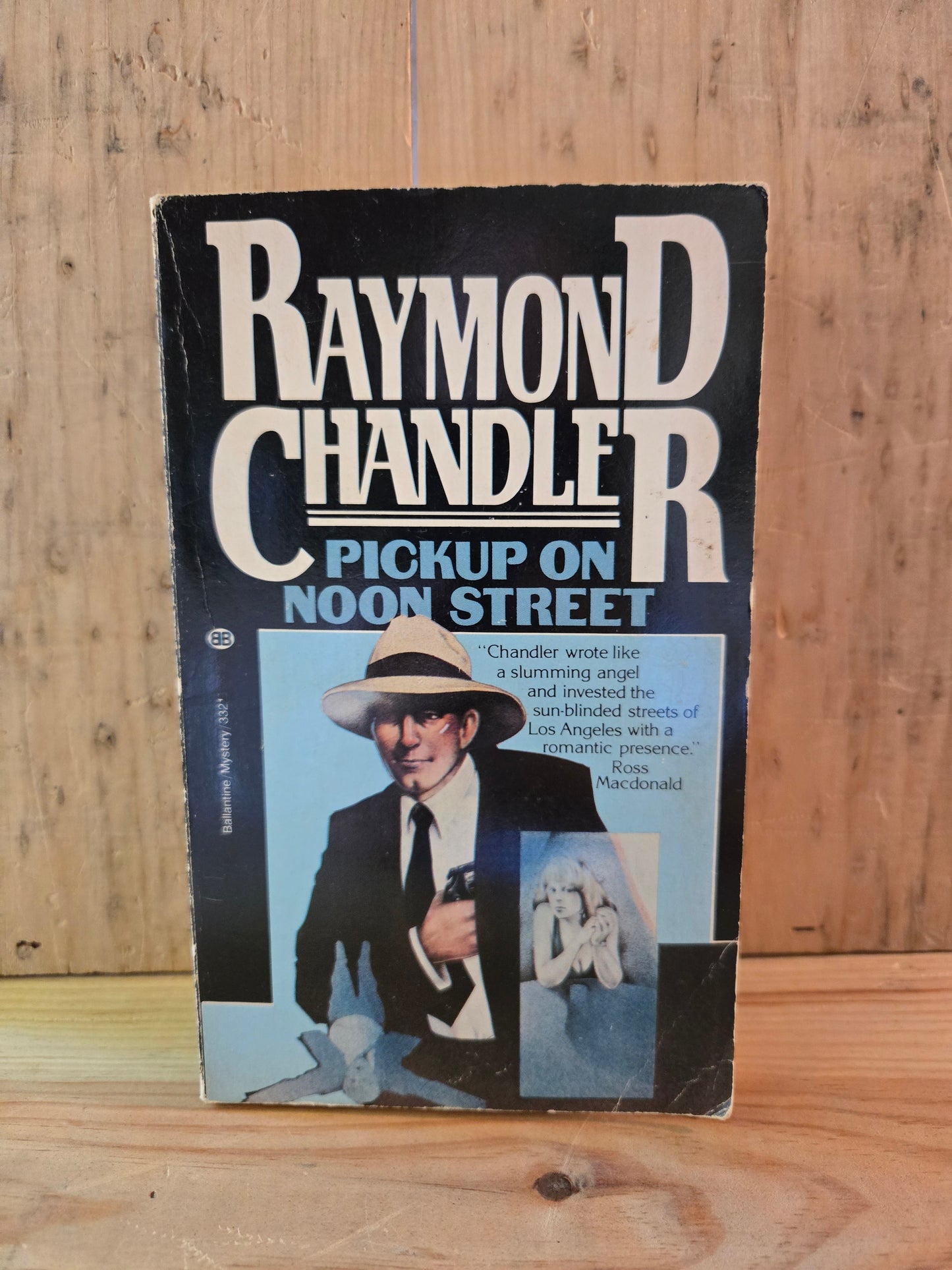 Pickup on Noon Street // Raymond Chandler // 1985 // Vintage Paperback