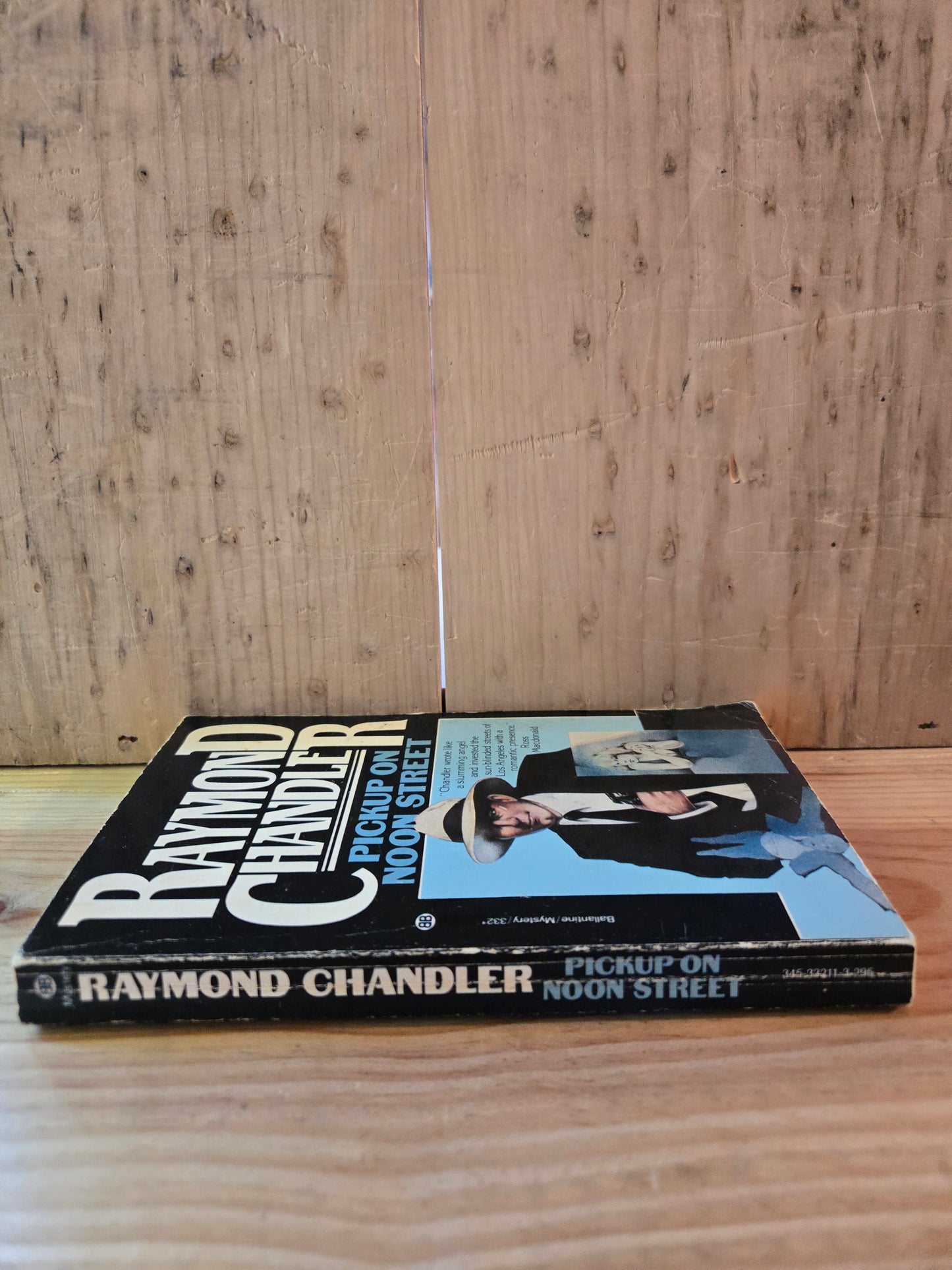 Pickup on Noon Street // Raymond Chandler // 1985 // Vintage Paperback