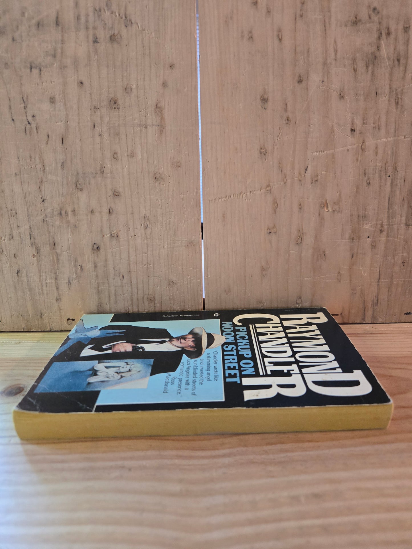 Pickup on Noon Street // Raymond Chandler // 1985 // Vintage Paperback