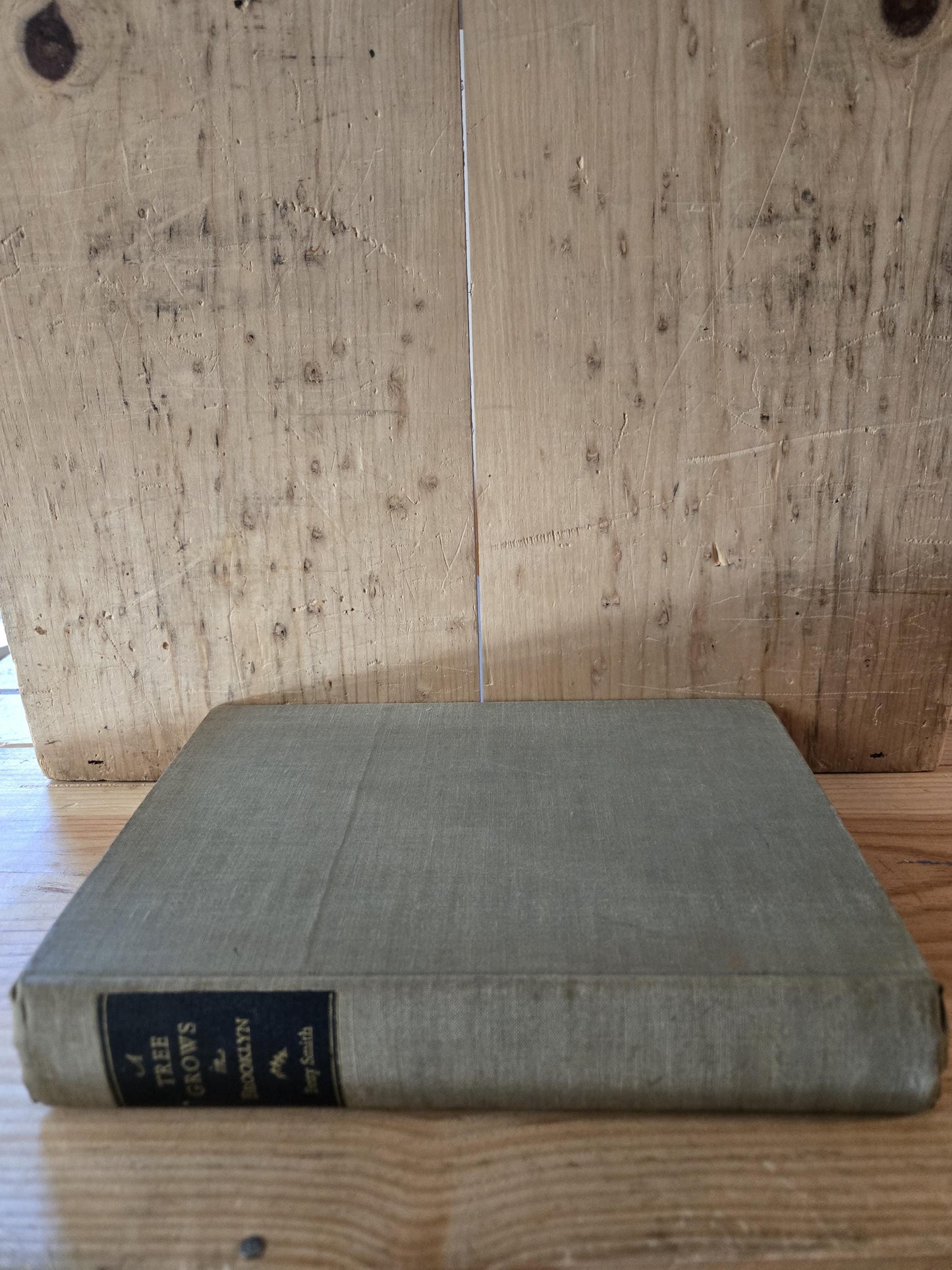 A Tree Grows in Brooklyn // Betty Smith // 1943 // Vintage Hardcover