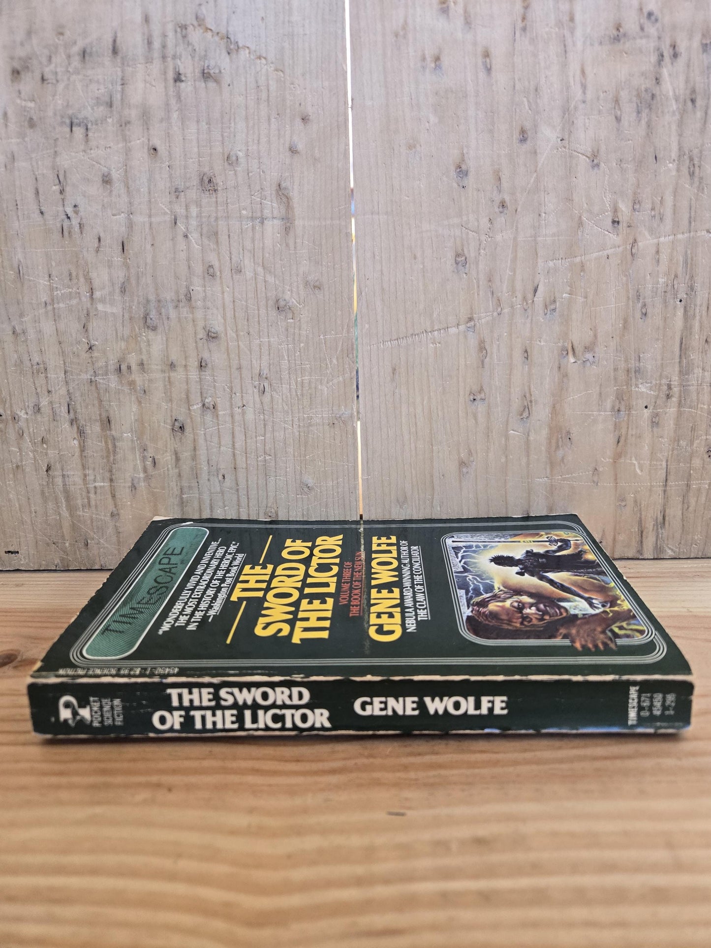 The Sword of the Lictor (Volume 3 of The Book of the New Sun) // Gene Wolfe // 1982 // Vintage Paperback Fantasy