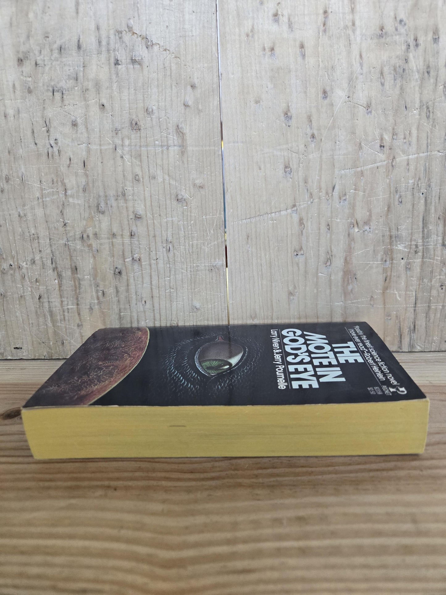 The Mote in God's Eye // Larry Niven & Jerry Pournelle // 1975 // Vintage Paperback Sci-fi