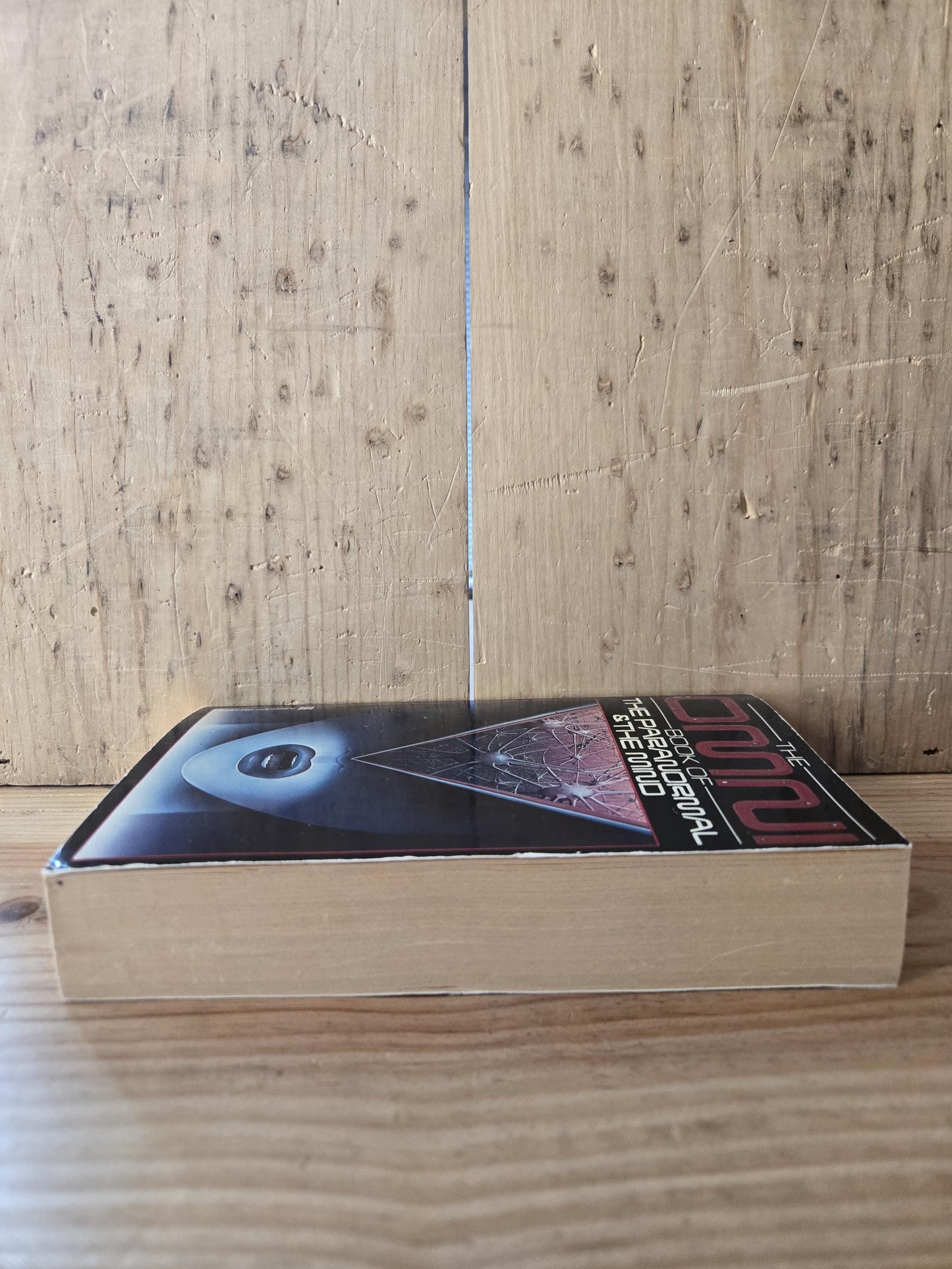 The Omni Book of the Paranormal & The Mind // Edited by Owen Davies // 1984 // Vintage Paperback