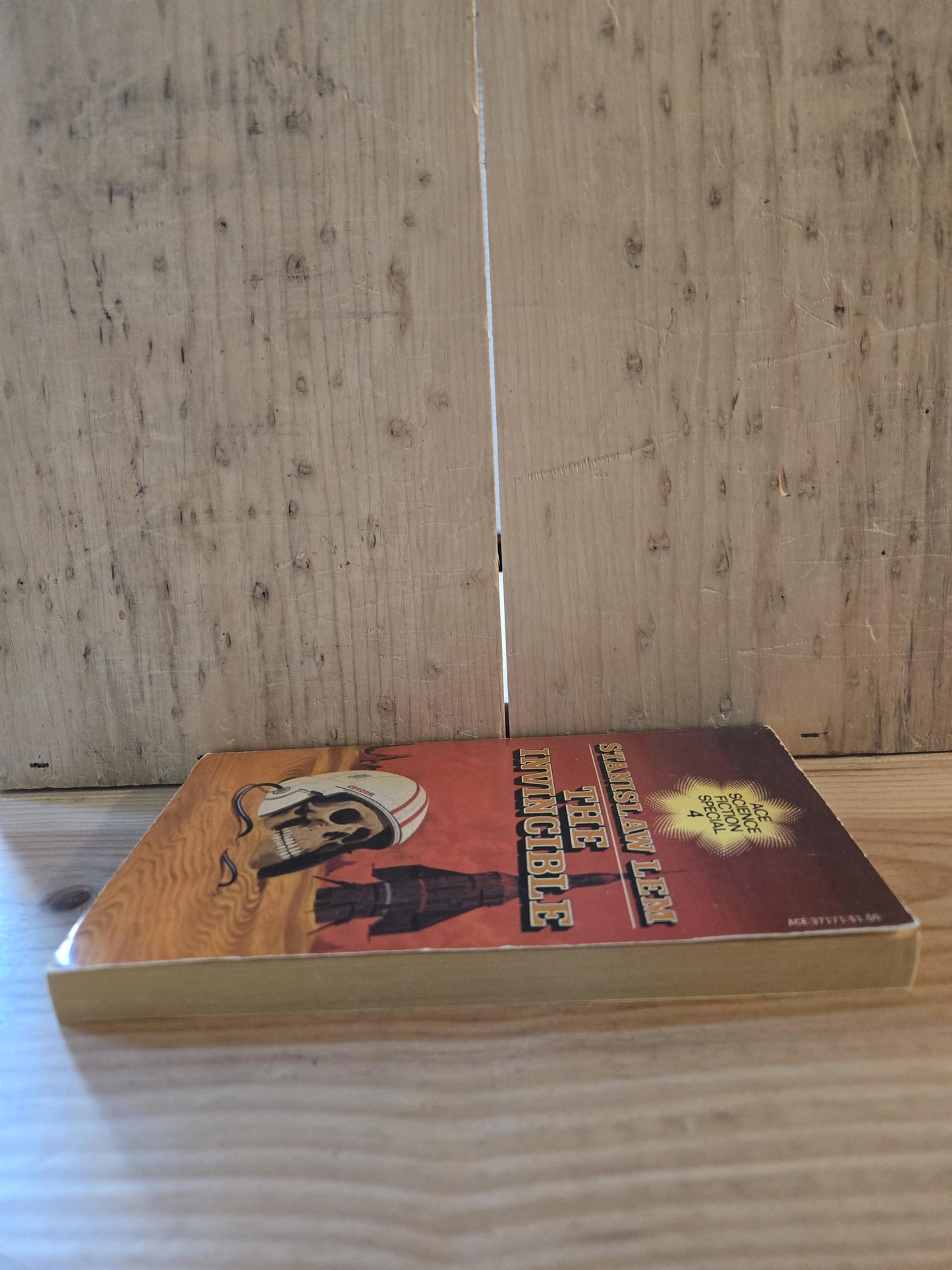 The Invincible // Stanislaw Lem // 1973 // Vintage Paperback Sci-fi