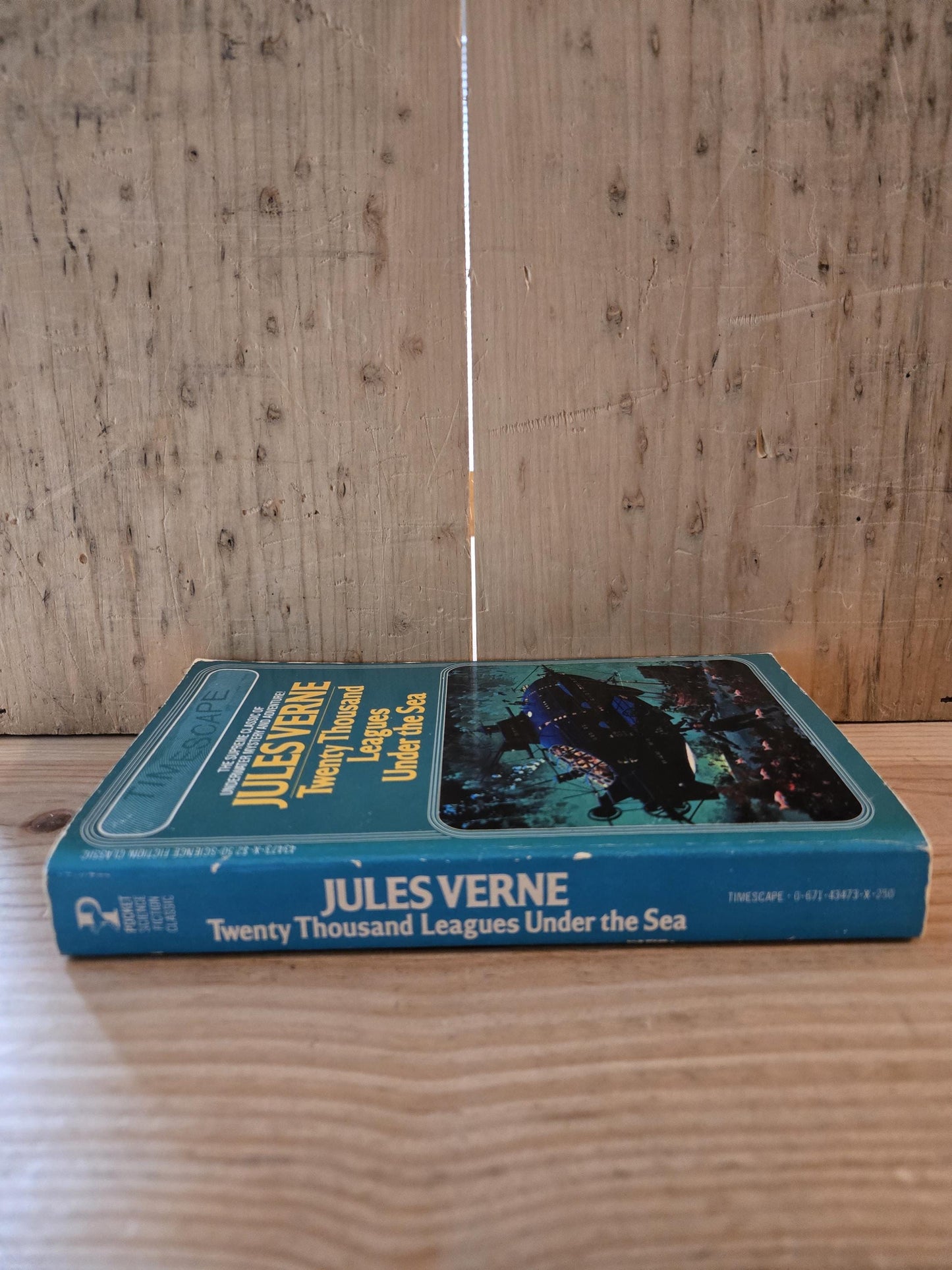 Twenty Thousand Leagues Under the Sea // Jules Verne // 1966 // Vintage Paperback