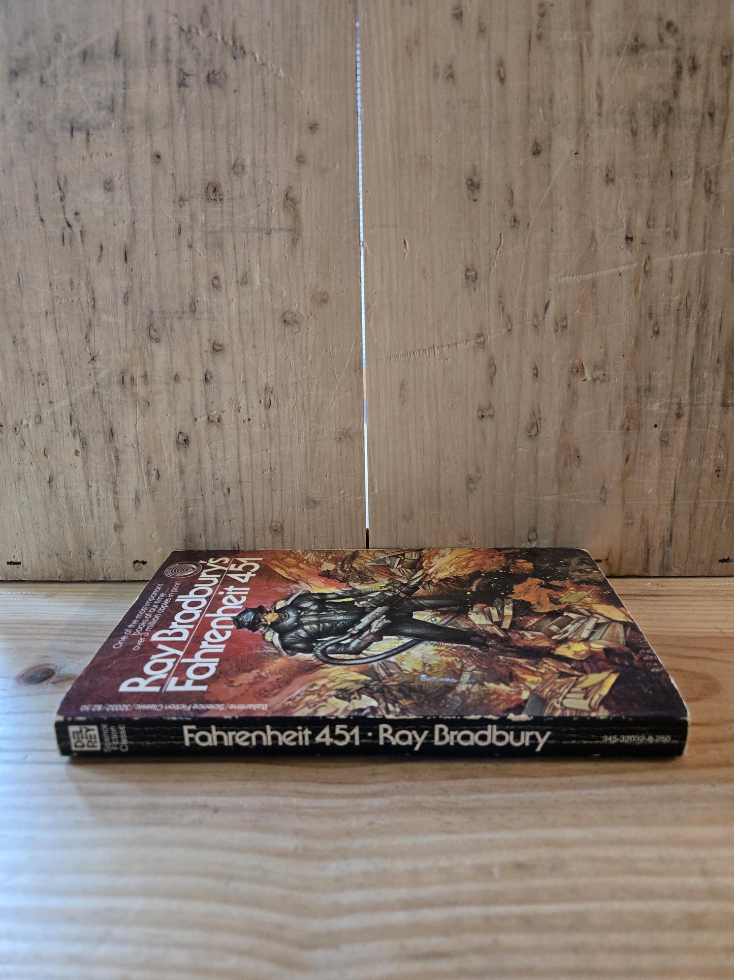 Fahrenheit 451 // Ray Bradbury // 61st Printing 1984 // Vintage Paperback Dystopia